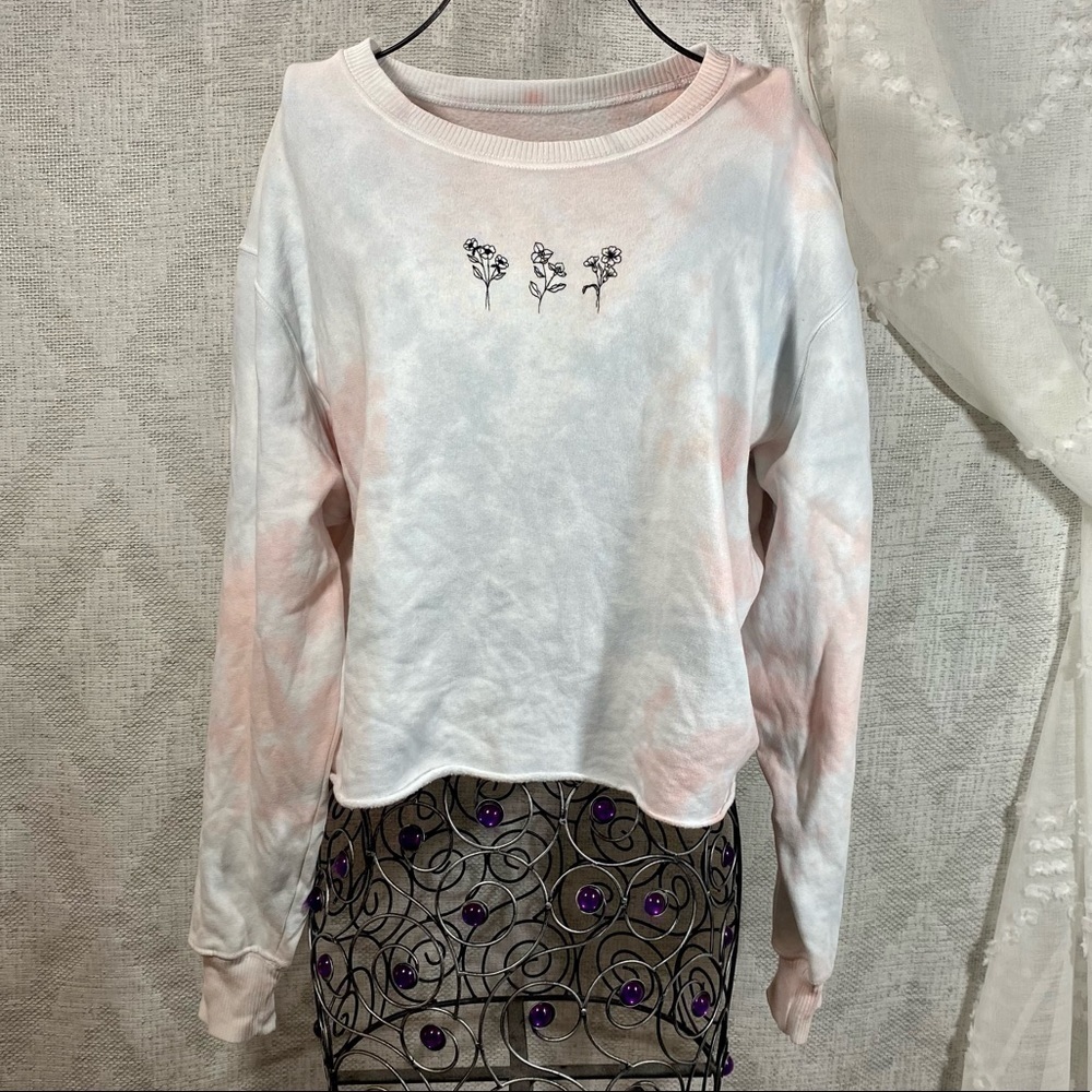 Hollister cropped crew neck tie dye sweater with floral embroidery size M